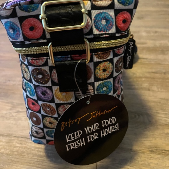 Betsey Johnson Doughnut Lunch Tote - Picture 10 of 12
